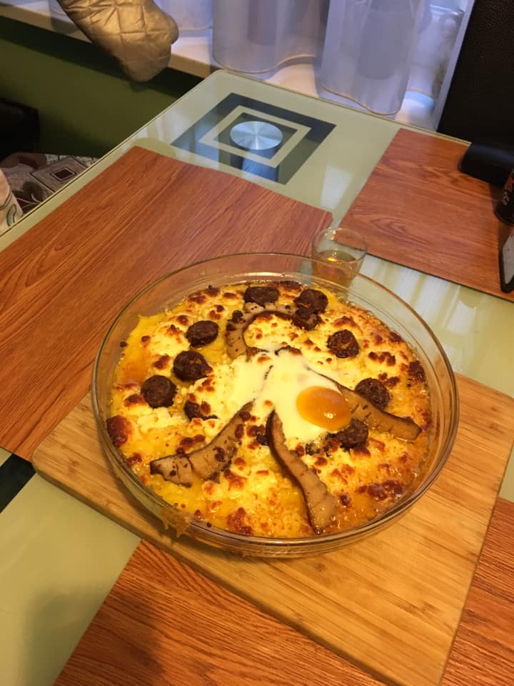 Mămăliga brânza-li!