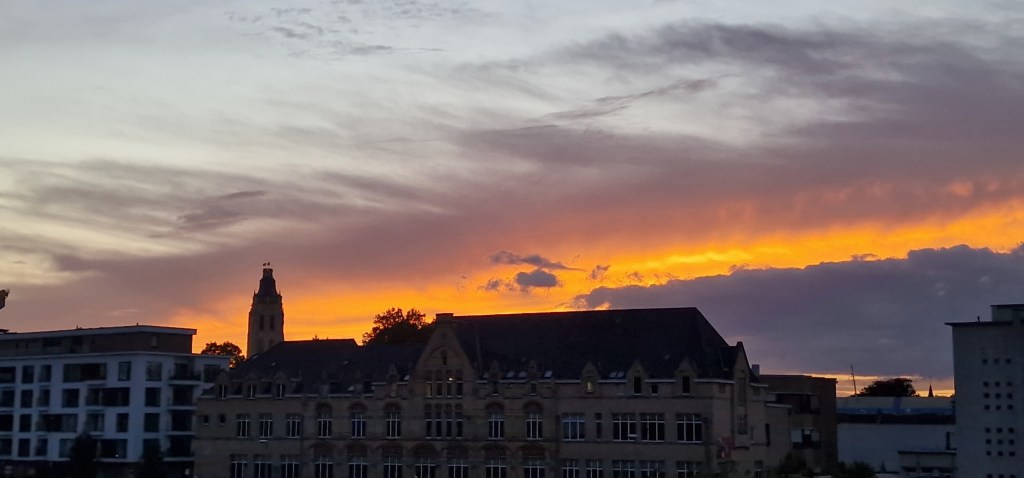 Realități paralele